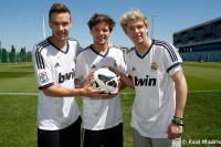 /album/one-direction/one-direction-with-real-madrid-1906794-jpg/